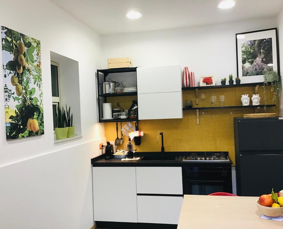 Lavica Di Mezzo Apartments Catánia Buitenkant foto